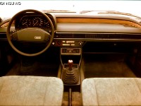 78-12 Audi-100 17